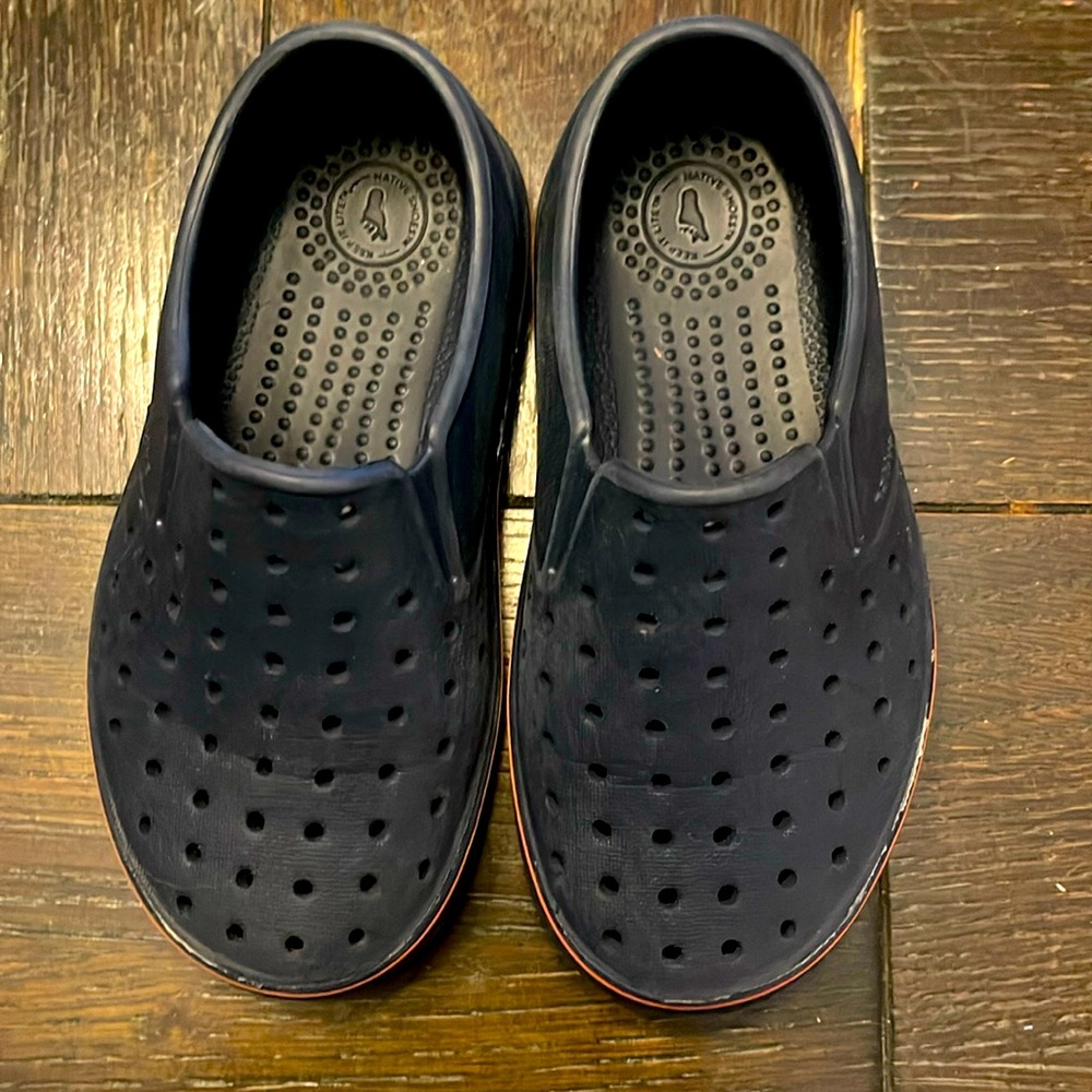 NATIVE navy red pen stripe shoes
